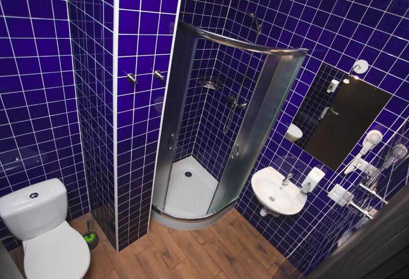 הכלכלה חדר לארבעה עם מקלחת משותפת, Dream Hostel Khmelnytskyi