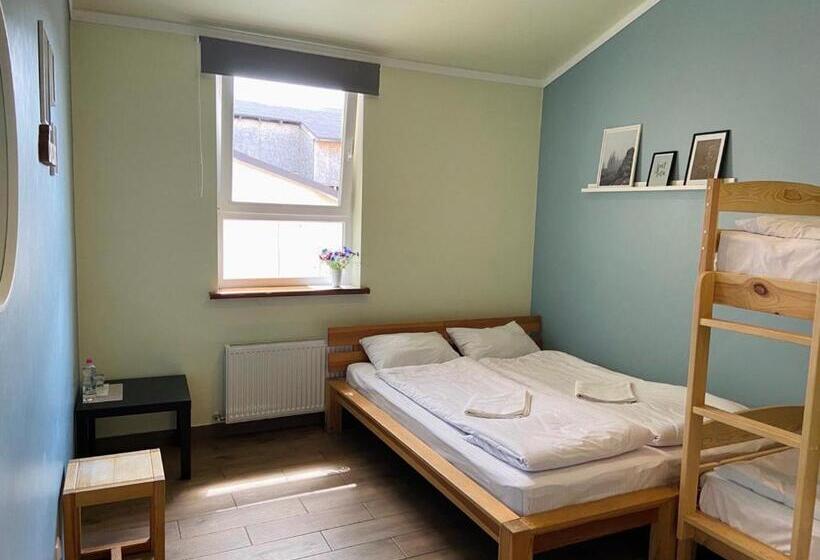 הכלכלה חדר לארבעה עם מקלחת משותפת, Dream Hostel Khmelnytskyi