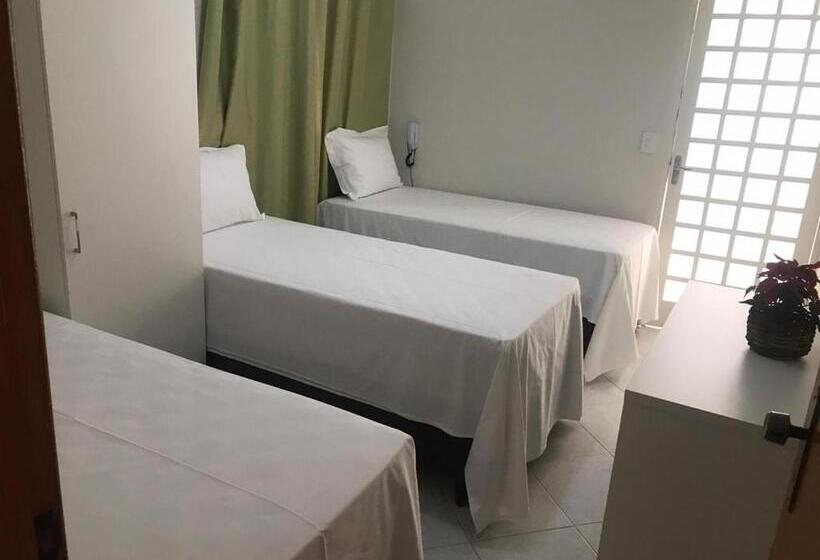 חדר סטנדרט לשלושה, Casablanca