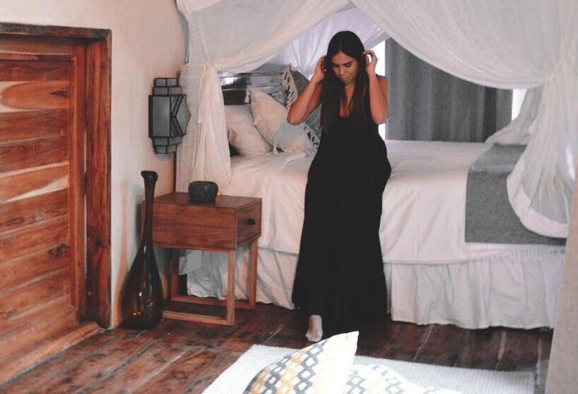 سوییت, Boutique Chacá