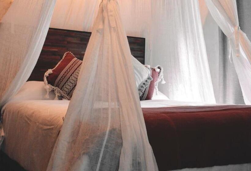 اتاق لوکس, Boutique Chacá