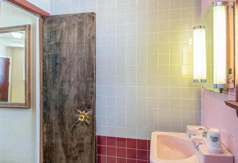 חדר סטנדרט עם מיטת קינג, Wilkesbarre East