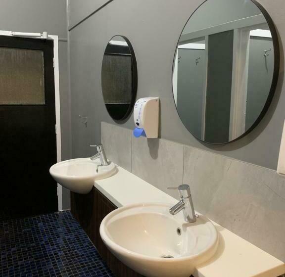 اتاق استاندارد با سرویس بهداشتی مشترک, Biloela