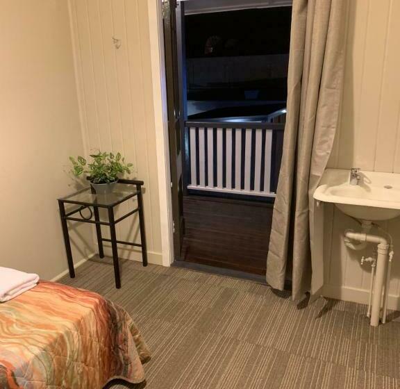 اتاق استاندارد یک تخته با سرویس بهداشتی مشترک, Biloela