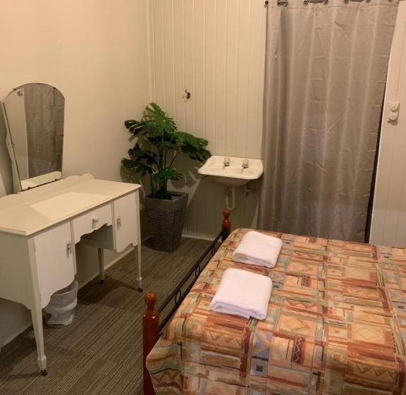 اتاق استاندارد با سرویس بهداشتی مشترک, Biloela