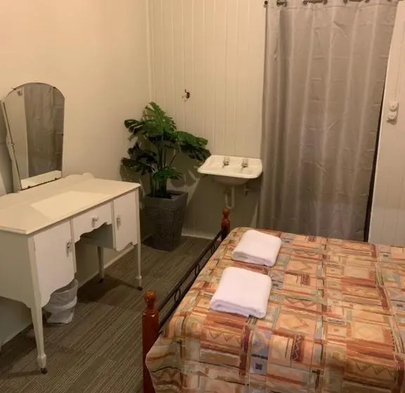 اتاق استاندارد با سرویس بهداشتی مشترک, Biloela