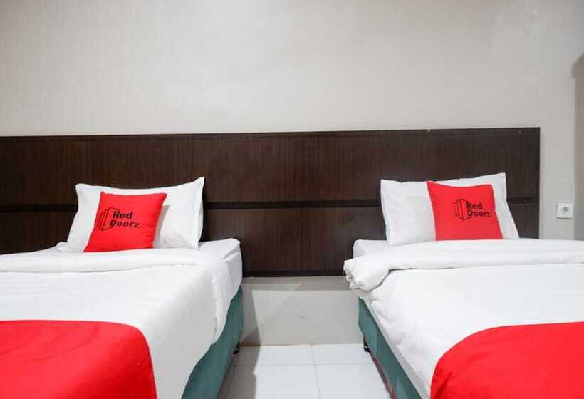 Номер Superior, Reddoorz Plus At Hotel Srikandi Kendari