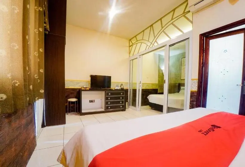 デラックスルーム, Reddoorz Plus At Hotel Srikandi Kendari