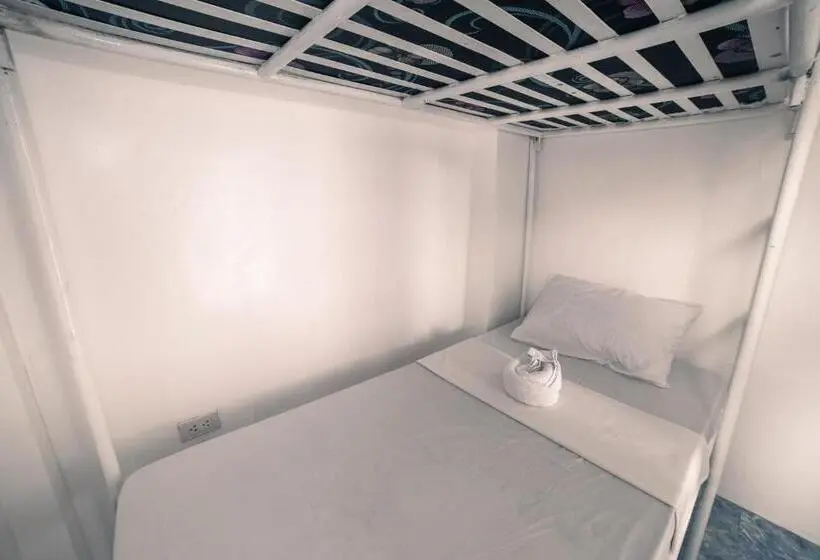 Camera Economy, Chill Out Hostel