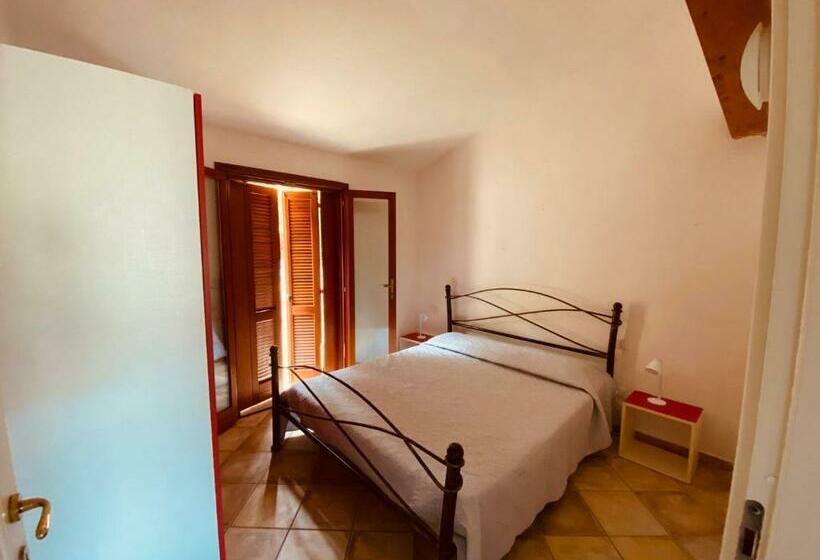 带1个卧室的带阳台的公寓, Residenze Il Girasole