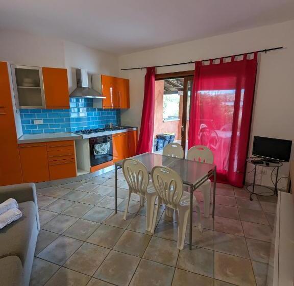 带1个卧室的带阳台的公寓, Residenze Il Girasole