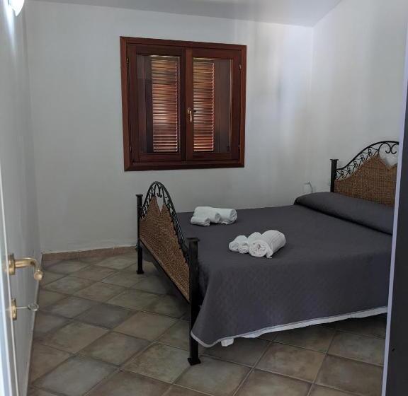 带1个卧室的带阳台的公寓, Residenze Il Girasole