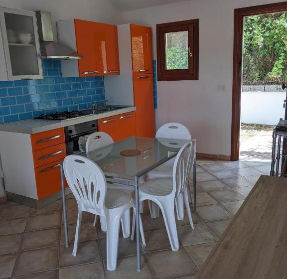 带1个卧室的带阳台的公寓, Residenze Il Girasole