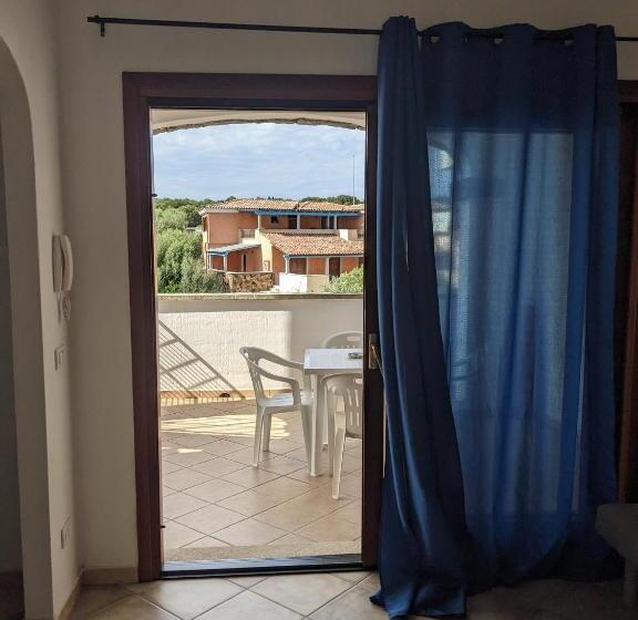 带1个卧室的带阳台的公寓, Residenze Il Girasole