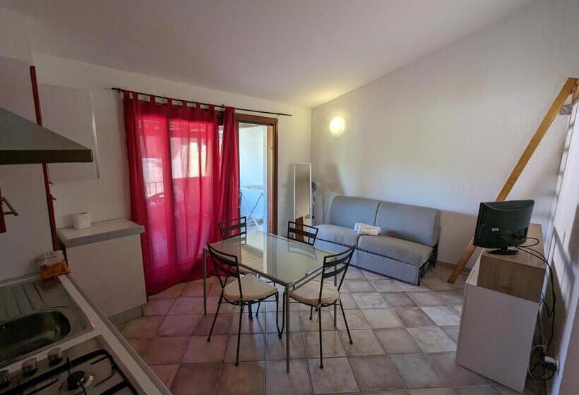 带1个卧室的带阳台的公寓, Residenze Il Girasole