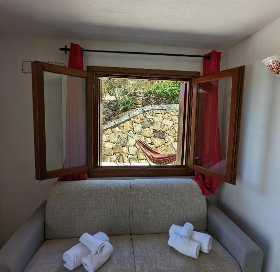 带1个卧室的带阳台的公寓, Residenze Il Girasole