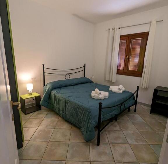 带1个卧室的带阳台的公寓, Residenze Il Girasole