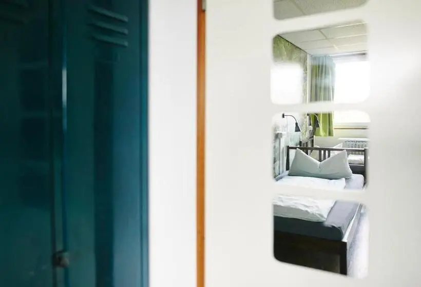 共同バス付シェアルーム, Sleep Station Hostel