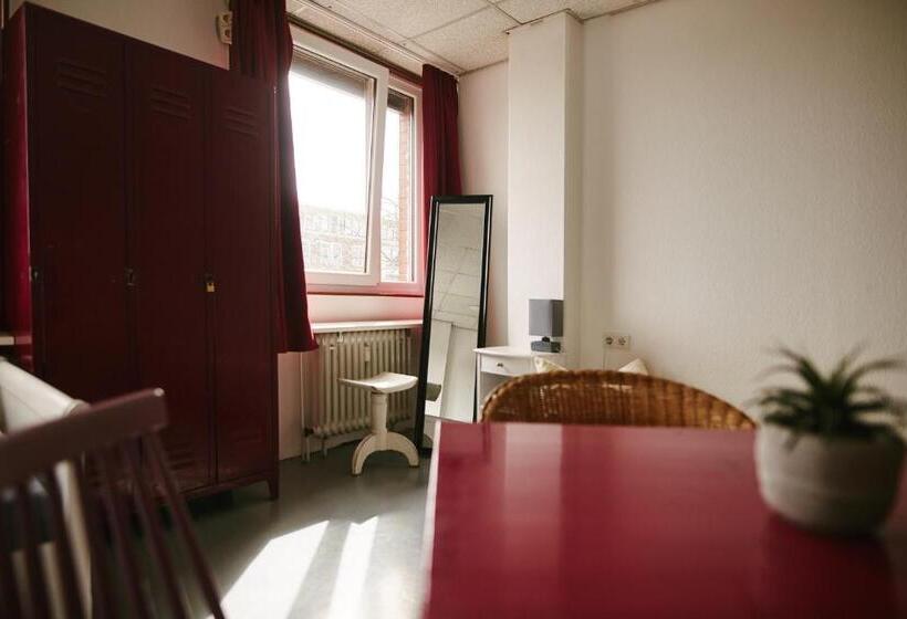 Кровать в Многоместном Номере с Общей Ванной, Sleep Station Hostel