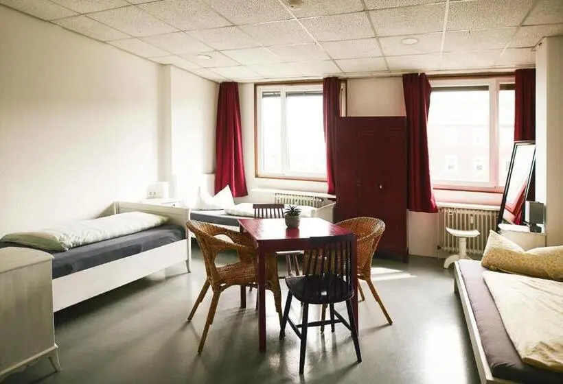 共同バス付シェアルーム, Sleep Station Hostel