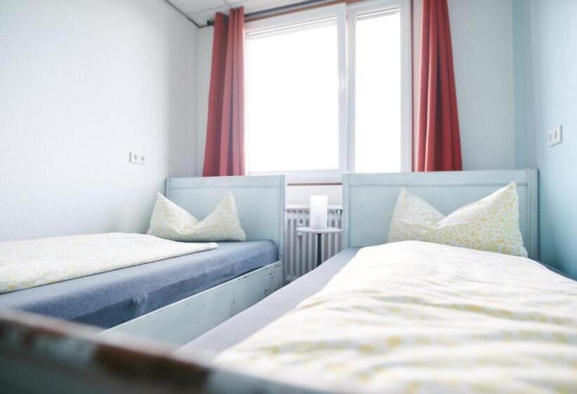 اتاق استاندارد با سرویس بهداشتی مشترک, Sleep Station Hostel