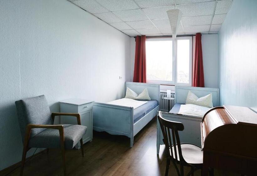 اتاق استاندارد با سرویس بهداشتی مشترک, Sleep Station Hostel