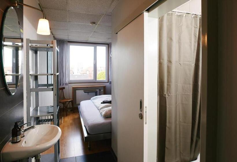 اتاق استاندارد, Sleep Station Hostel