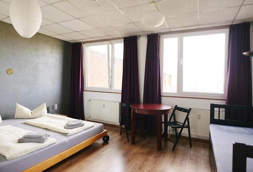 اتاق استاندارد, Sleep Station Hostel