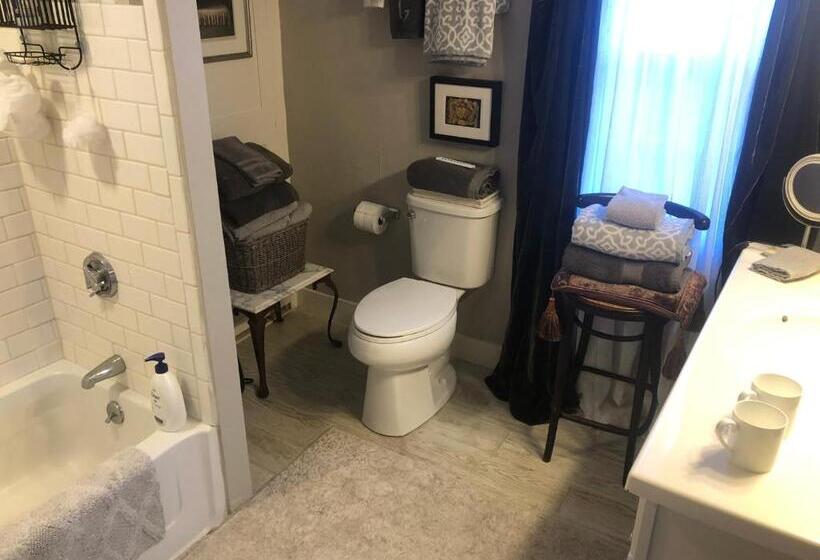 סוויטה, Silvershell Inn