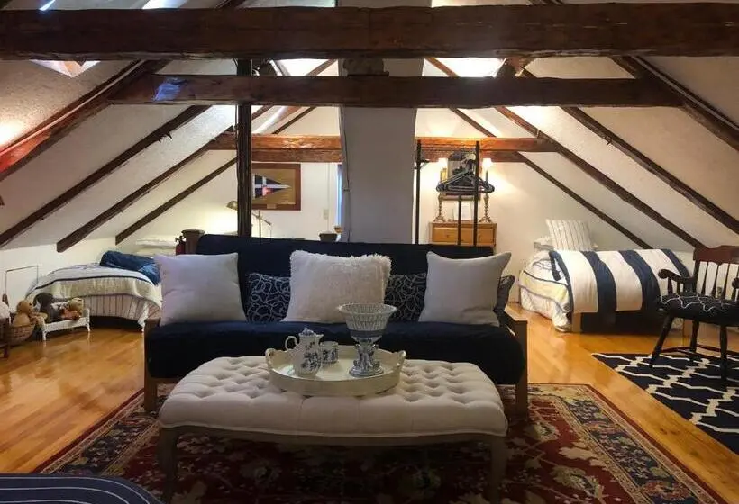 スーペリアースイート, Silvershell Inn