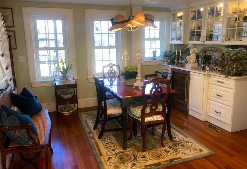 סוויטת סופריור, Silvershell Inn