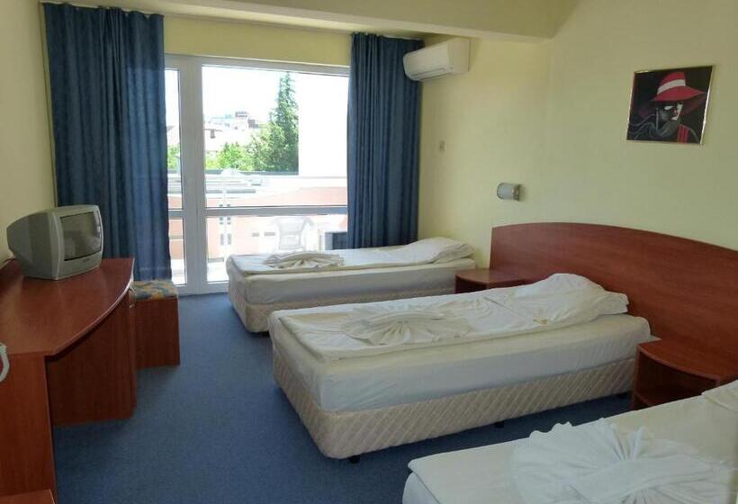 バルコニー付きスタンダードトリプルルーム, Belitsa