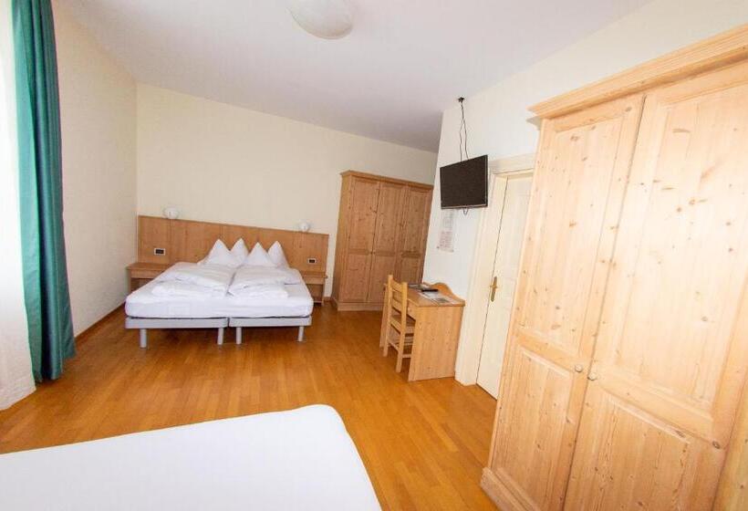 4인용 수피리어 룸, Guesthouse   Cultural Center Gustav Mahler