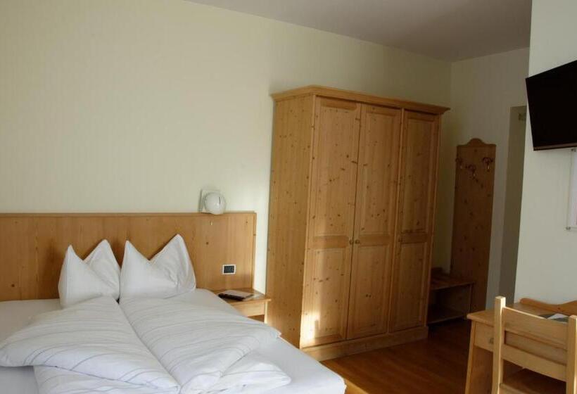 Четырехместный Номер Superior, Guesthouse   Cultural Center Gustav Mahler