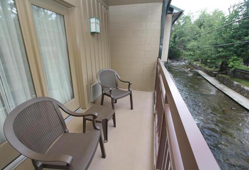 이그제큐티브 룸 킹사이즈 침대, Greystone Lodge On The River