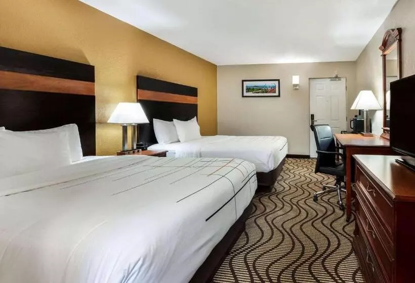 Standard-huone 2 Parivuodetta, La Quinta Inn By Wyndham Sandusky Near Cedar Point