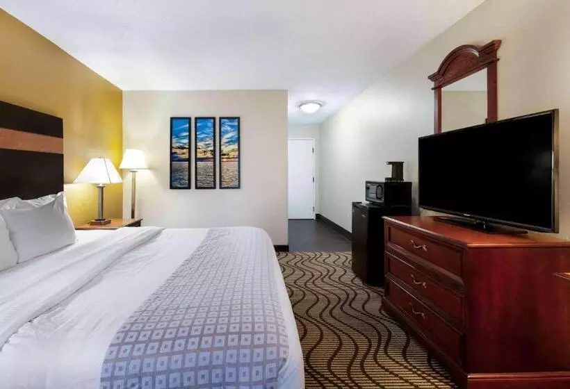 Standard-huone King-vuode, La Quinta Inn By Wyndham Sandusky Near Cedar Point