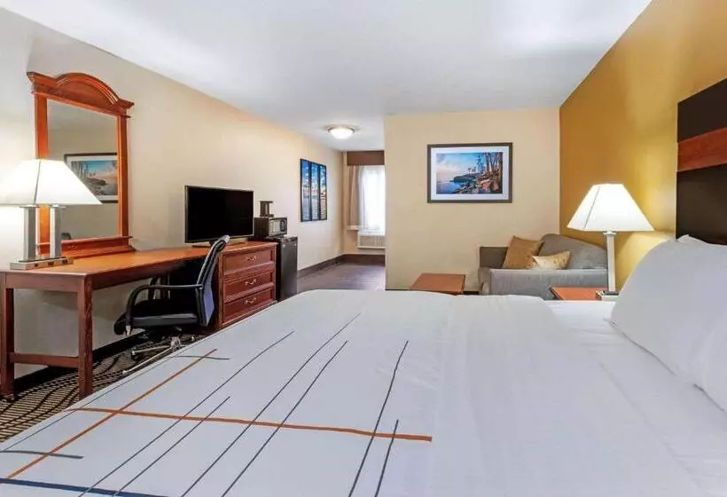 Deluxe-huone King-vuode, La Quinta Inn By Wyndham Sandusky Near Cedar Point