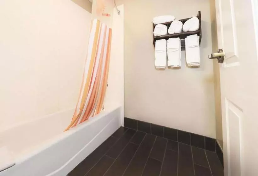 Sviitti King-vuode, La Quinta Inn By Wyndham Sandusky Near Cedar Point