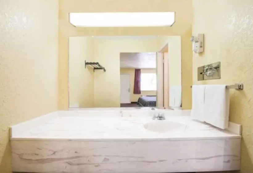 Standard-huone 2 Parivuodetta, Quality Inn Eastland I 20