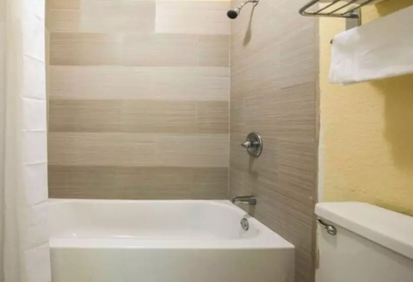 Standard-huone 2 Parivuodetta, Quality Inn Eastland I 20