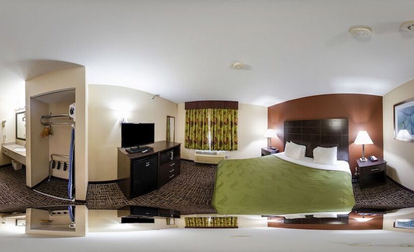 Suite, Quality Inn & Suites Caseyville  St. Louis