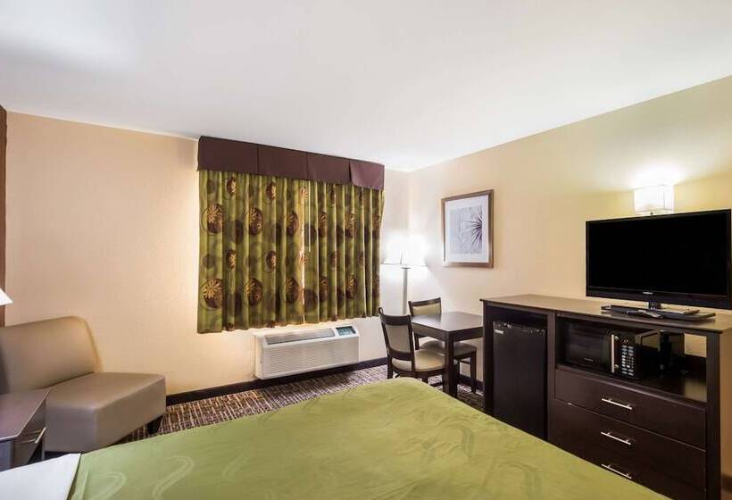 Suite, Quality Inn & Suites Caseyville  St. Louis