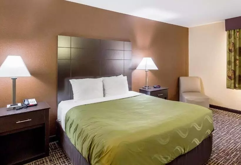 Standard-huone King-vuode, Quality Inn & Suites Caseyville  St. Louis