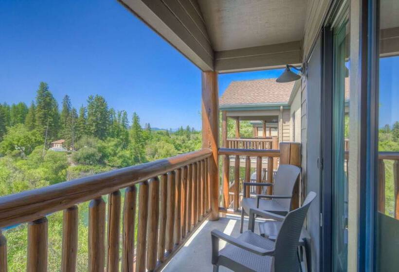 غرفه قياسيه سريرين مزدوجين, The Pine Lodge On Whitefish River