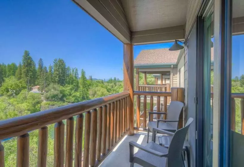２ダブルベッドのスタンダードルーム, The Pine Lodge On Whitefish River