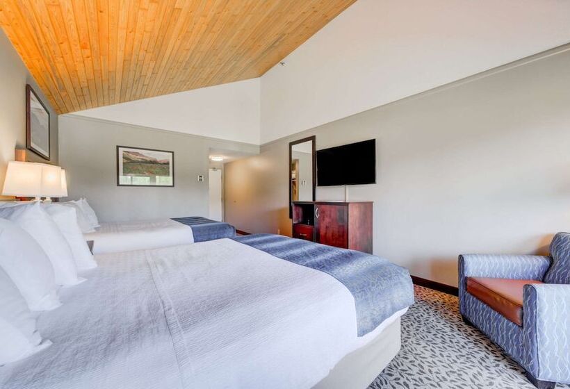 غرفه قياسيه سريرين مزدوجين, The Pine Lodge On Whitefish River