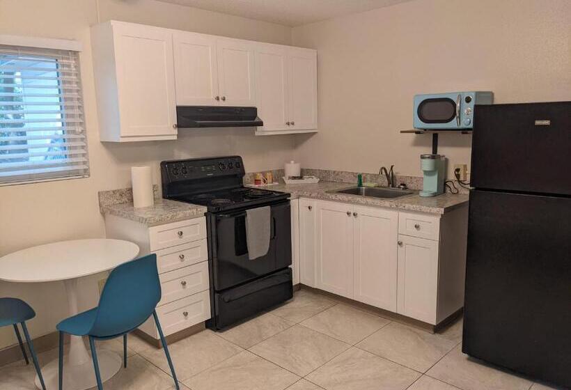 豪华套房, Queen's Court Inn