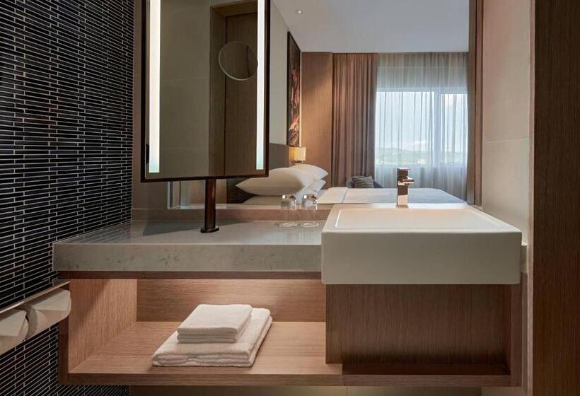 이그제큐티브 룸 킹사이즈 침대, Fairfield By Marriott Bintulu Paragon