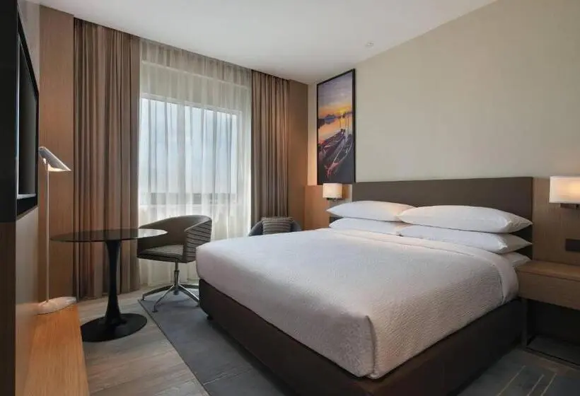 اتاق استاندارد با تخت بزرگ, Fairfield By Marriott Bintulu Paragon